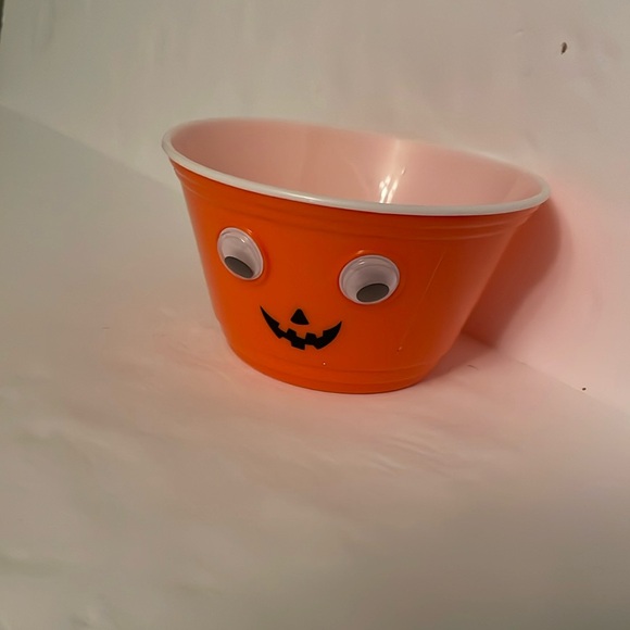 Googly Eyes plastic snack Bowl, new and reusable. Perfect for Halloween - Picture 7 of 17